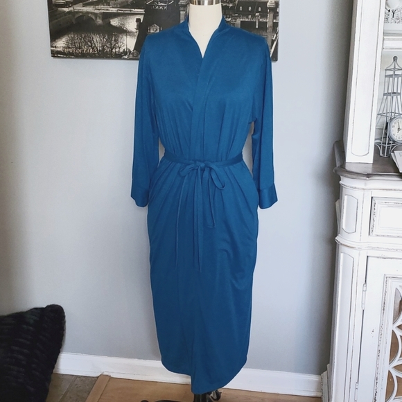 Natori House Robe - Picture 2 of 8